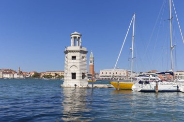 Deniz feneri San Giorgio Maggiore ve görünümü kule St Mark's Campanile, Doge Sarayı, Venedik, İtalya