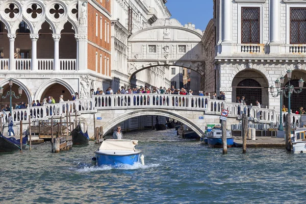 Tengerre néző Ponte della Paglia és a Sóhajok, Velence, Olaszország — Stock Fotó