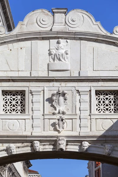 Sóhajok hídja (Ponte dei Sospiri), kilátás a Ponte della Paglia, Velence, Olaszország — Stock Fotó