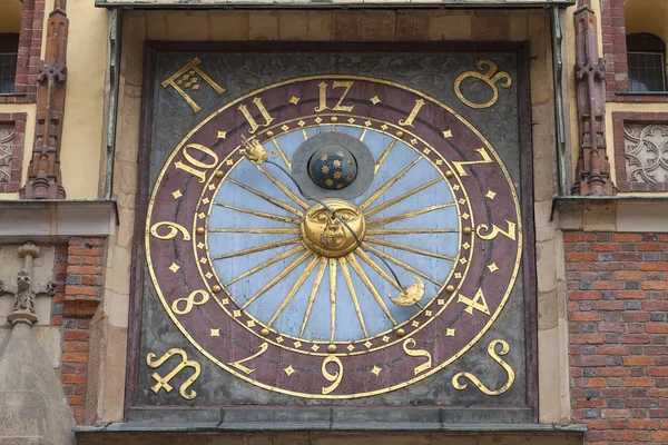 외관, Wroclaw, 폴란드에 고딕에, 브로츠와프 타운 홀 시계 — 스톡 사진
