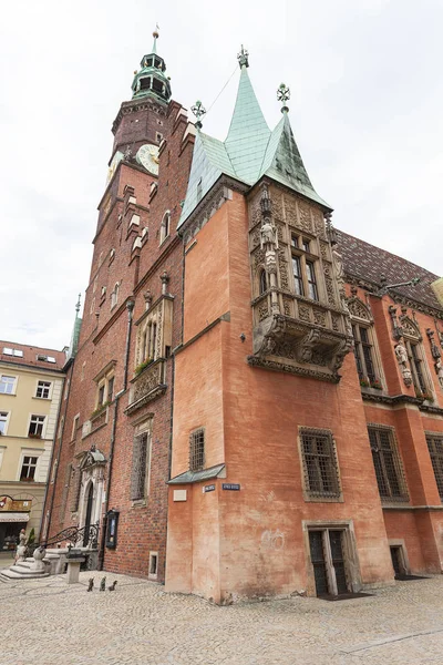 Ayuntamiento antiguo de Wroclaw gótico en plaza del mercado, Wroclaw, Polonia — Foto de Stock