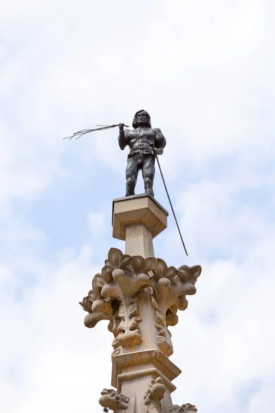 Pellengér, szobor, a középkori hóhér magas oszlopon, Square, Wroclaw, Lengyelország — Stock Fotó
