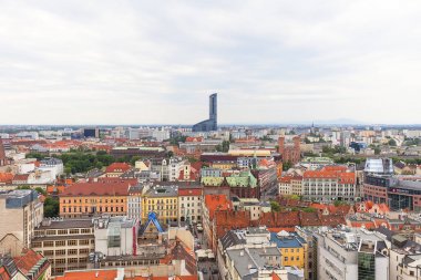  Sky Tower, modern gökdelen Wroclaw, Wrocław, Polonya ile şehrin havadan görünümü