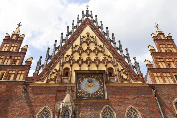 Gothic Wroclaw Old Town Hall on market square, Wroclaw, Poland — Stock Photo, Image