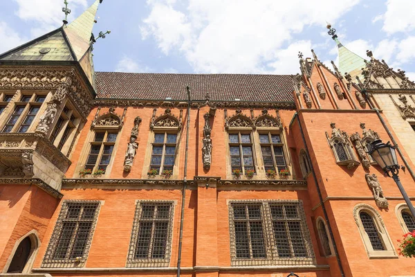 Gótico Wroclaw Old Town Hall na praça do mercado, fachada, Wroclaw, Polônia — Fotografia de Stock