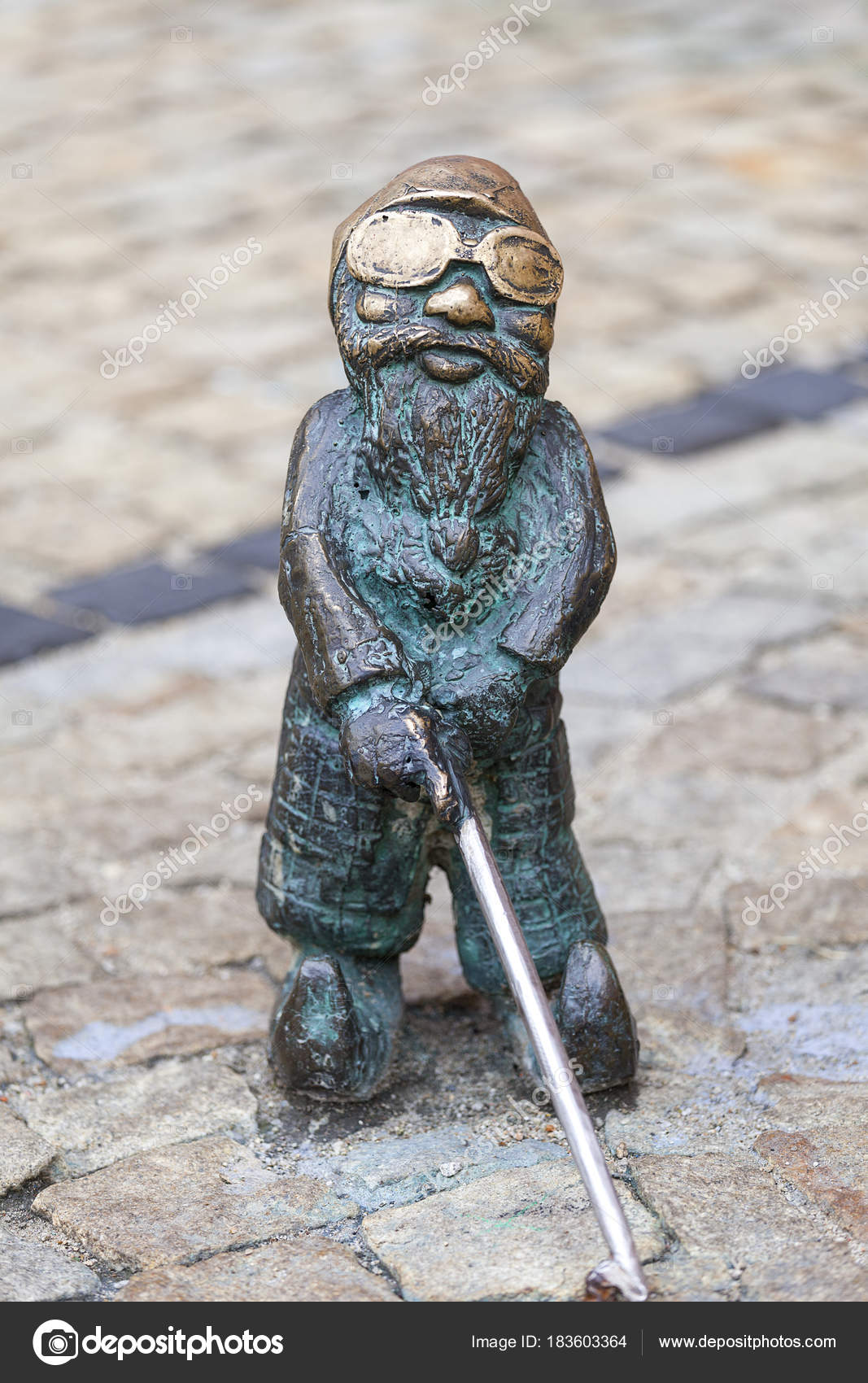 depositphotos_183603364-stock-photo-wroclaw-dwarf-small-fairy-tale.jpg