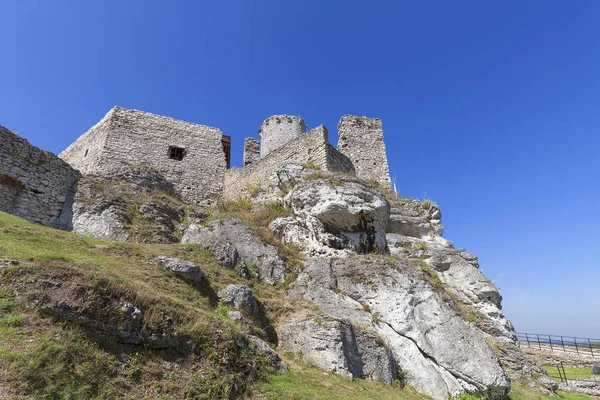 Rovine del castello medievale del XIV secolo, Castello di Ogrodzieniec, Sentiero dei nidi delle aquile, Ogrodzieniec, Polonia — Foto Stock
