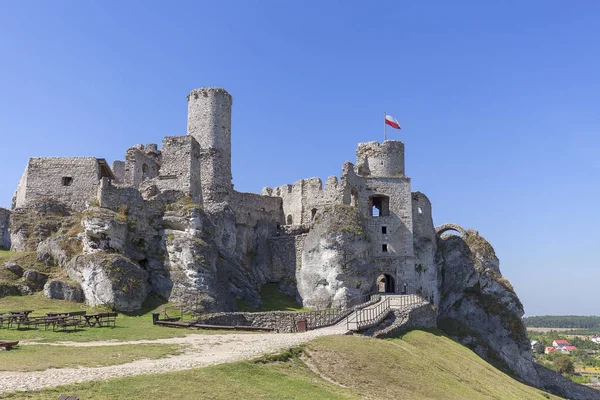 Ruïnes van het middeleeuws kasteel van de 14de eeuw, kasteel Ogrodzieniec, Trail van de adelaars nesten, Podzamcze, Polen — Stockfoto