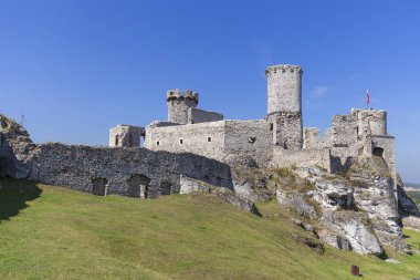 14. yüzyılın ortaçağ kalesi kalıntıları ediyor, Ogrodzieniec Kalesi, iz kartal yuva, Podzamcze, Polonya