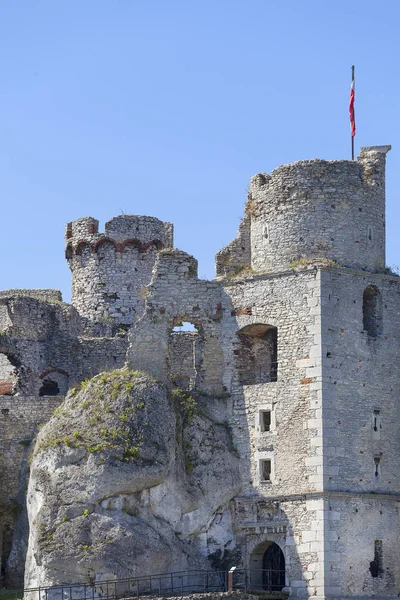 Ruïnes van het middeleeuws kasteel van de 14de eeuw, kasteel Ogrodzieniec, Trail van de adelaars nesten, Podzamcze, Polen — Stockfoto