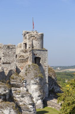 14. yüzyılın ortaçağ kalesi kalıntıları ediyor, Ogrodzieniec Kalesi, iz kartal yuva, Podzamcze, Polonya