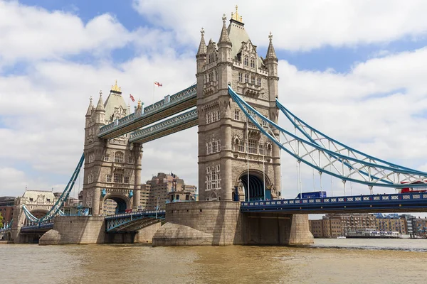 Tower Bridge an der Themse, London, Vereinigtes Königreich. — Stockfoto
