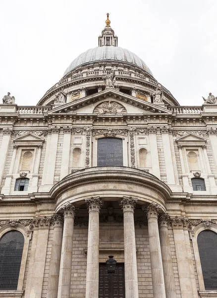 Catedral de San Pablo del siglo XVIII, columnas decorativas, Londres, Reino Unido . — Foto de Stock