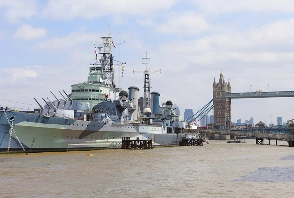 A war ship HMS Belfast on the River Thames, London, United Kingdom — Stock Photo, Image