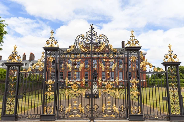 Kensington Palace i Kensington Gardens, London, Storbritannia – stockfoto
