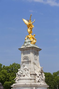 Kraliçe Victoria Memorial önünde Buckingham Sarayı, Londra, İngiltere