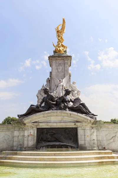 Queen Victoria Memorial előtt a Buckingham-palota, London, Egyesült Királyság — Stock Fotó