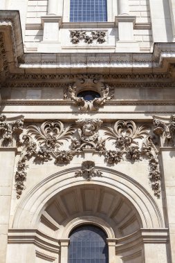 18. yüzyıl St Paul Katedrali, kabartma cephesinde, London, Büyük Britanya.