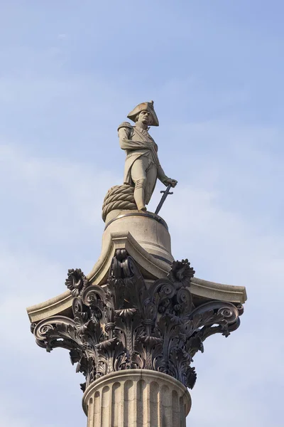 Nelson oszlop, szobrot, Nelson admirális, Trafalgar Square, London, Egyesült Királyság — Stock Fotó