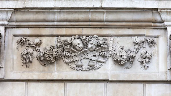 18th century St Paul Cathedral, decorative relief on facade,  United Kingdom — Stock Photo, Image
