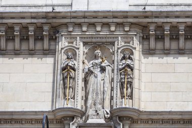 Victoria ve Albert Müzesi, heykeli qeen Victoria cephesinde, London, Büyük Britanya