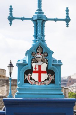 City of London Tower Bridge, sokak lambası, Londra, Birleşik Krallık üzerinde arması