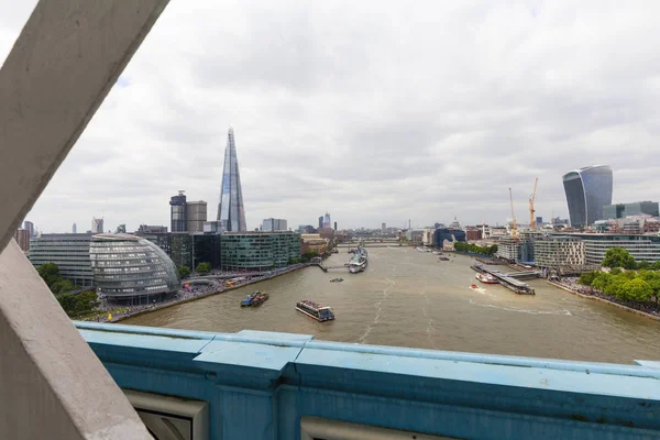 Edifícios de escritórios modernos em Londres, vista de Tower Bridge, Londres, Reino Unido — Fotografia de Stock