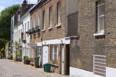 Tipik bir sokak evleriyle Notting Hill bölgesinde, London, Büyük Britanya