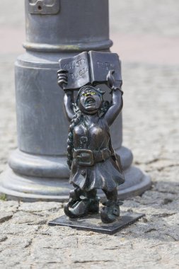 El, Wroclaw, Polonya Lehçe anayasada demokrasiyle cüce kadın sembolü