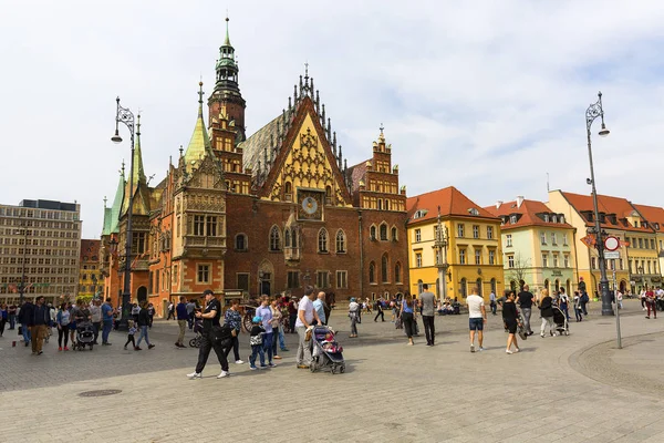 Ayuntamiento de Wroclaw gótico en plaza del mercado, Wroclaw, Polonia — Foto de Stock