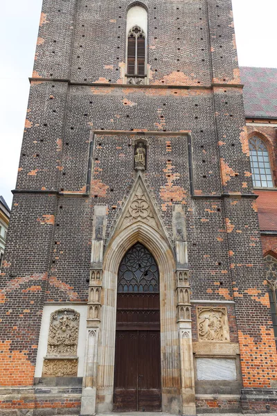 第十四世纪哥特式 St. 伊丽莎白教堂, 塔, 市场广场, 弗罗茨瓦夫, 波兰 — 图库照片
