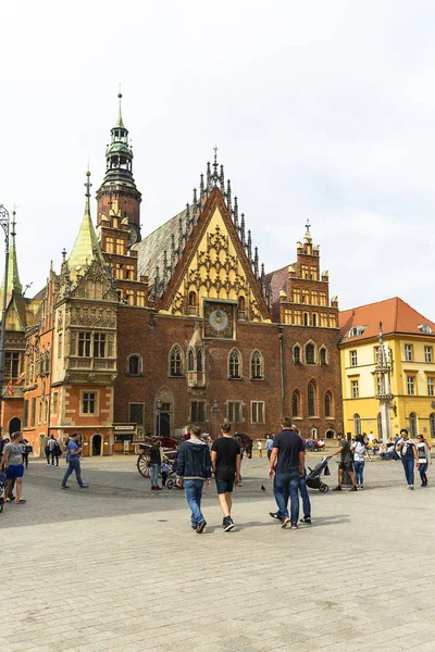 Ayuntamiento de Wroclaw gótico en plaza del mercado, Wroclaw, Polonia — Foto de Stock