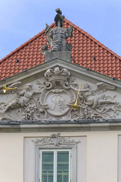 Palácio do telhado de cobre do século XVIII. É contíguo com o Castelo Real de Varsóvia, Varsóvia, Polônia — Fotografia de Stock