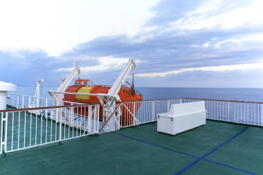 Hırvatistan 'ın Vis ve Split adasını birbirine bağlayan yolcu feribotunda bir cankurtaran sandalı