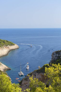 Adriyatik Denizi 'ndeki Stiniva Körfezi' ndeki hava manzarası, Vis Adası, Hırvatistan