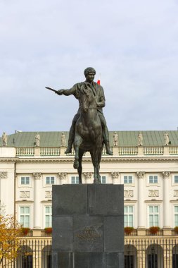 Prens Poniatowski 'nin Varşova, Polonya' daki Başkanlık Sarayı önündeki heykeli