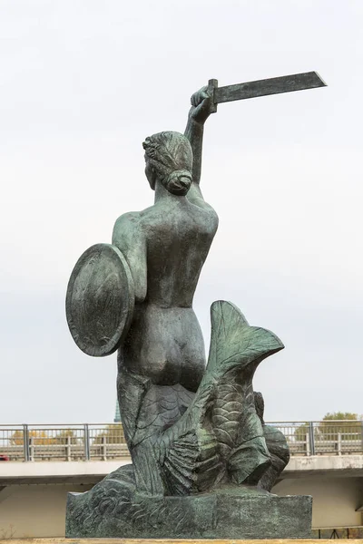 Meerjungfrau von Warschau, halb weiblich, halb Fisch, Wappen und eines der Symbole von Warschau,, Warschau, Polen — Stockfoto