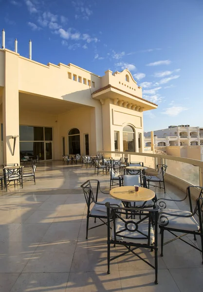 Luxusresort am Roten Meer, Panoramarestaurant auf der Terrasse, typisch arabische Architektur, Scharm el Scheich, Ägypten — Stockfoto