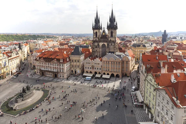 Vista aérea da cidade, Praça da Cidade Velha, Igreja da Mãe de Deus antes de Tyn, Praga, República Checa — Fotografia de Stock