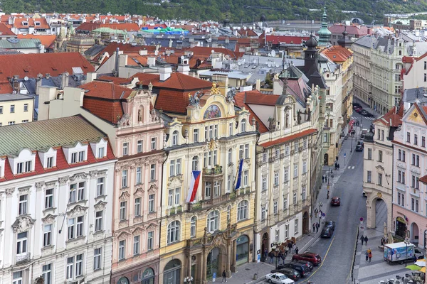 Vista aérea da cidade, Praça da Cidade Velha, casas de arrendamento coloridas, Praga, República Checa — Fotografia de Stock