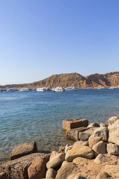 Harbor for tourist ships and diving boats for diving on coral reef of Red Sea, Sharm el Sheikh — 스톡 사진