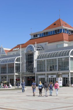 Sopot, Polonya - 5 Haziran 2018: Heroes of Monte Cassino Sokak Baltık Denizi, Sopot Pier yakınındaki evinde Spa ile