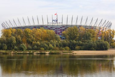 Varşova, Polonya - 19 Ekim 2019: Ulusal Stadyum (Pge Narodowy), geri çekilebilir çatı futbol stadyumu
