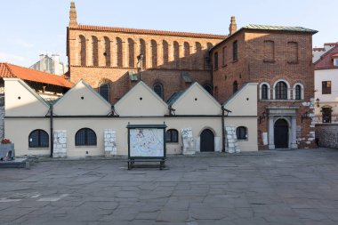 Krakow, Polonya - 22 Nisan 2020: Szeroka Caddesi 'ndeki Yahudi mahallesindeki Eski Sinagog
