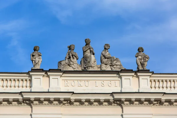 Varsovia Polonia Octubre 2019 Esculturas Parte Superior Del Edificio Calle — Foto de Stock