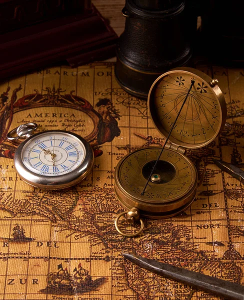 Old vintage retro compass on ancient world map. Vintage still life. Travel geography navigation concept background. — Stock Photo, Image