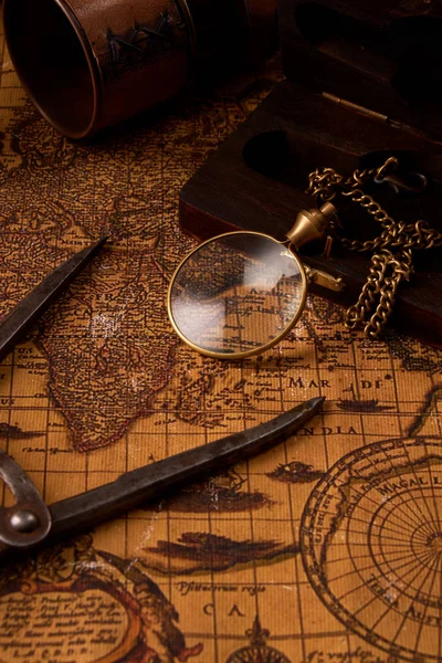 Old vintage retro compass on ancient world map. Vintage still life. Travel geography navigation concept background. — Stock Photo, Image