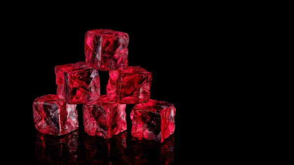 6 kostek lodu czerwony na czarnym tle — Zdjęcie stockowe