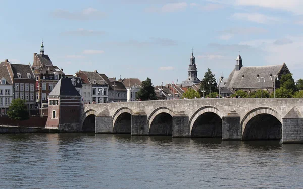 St. Servatius köprü görünümü