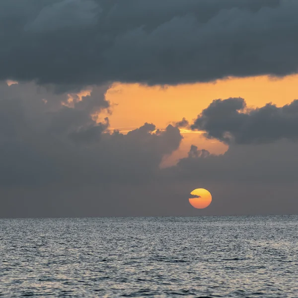 Tobago atardecer cuadrado composición atardecer tiempo nublado cielo tropical —  Fotos de Stock